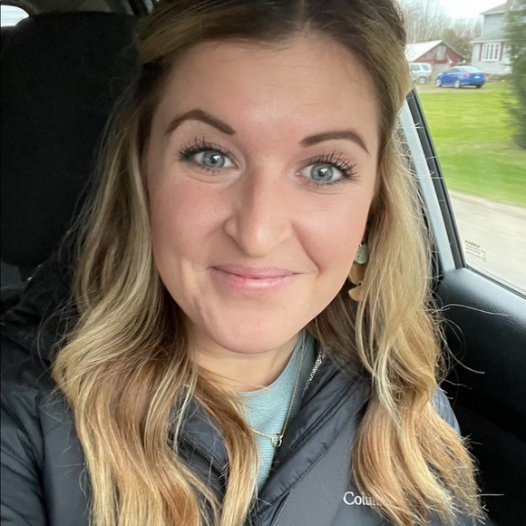 Meet your Posher, Karisa - Picture 2 of 3